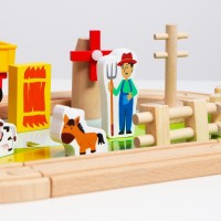 Деревянная игрушка "Железная дорога + ферма" 23 детали 32х5х17 см  ( набор )  5295988 Медведь Калуга
